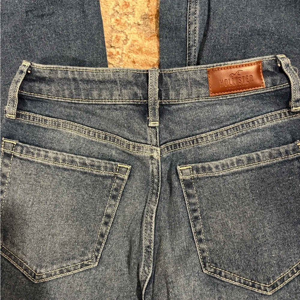 Hollister Women's Ripped high rise mom Jeans - dark wash - Picture 3 of 3